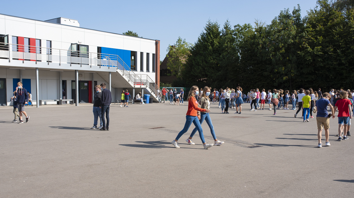Photo de classe 1ère de 1991, Lycée Notredame De Stecroix Copains d’avant